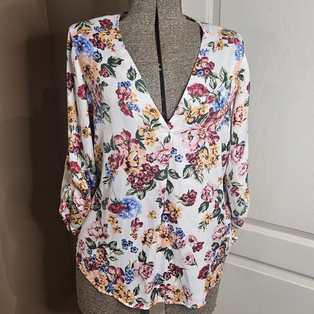 White Floral V Neck Blouse XL